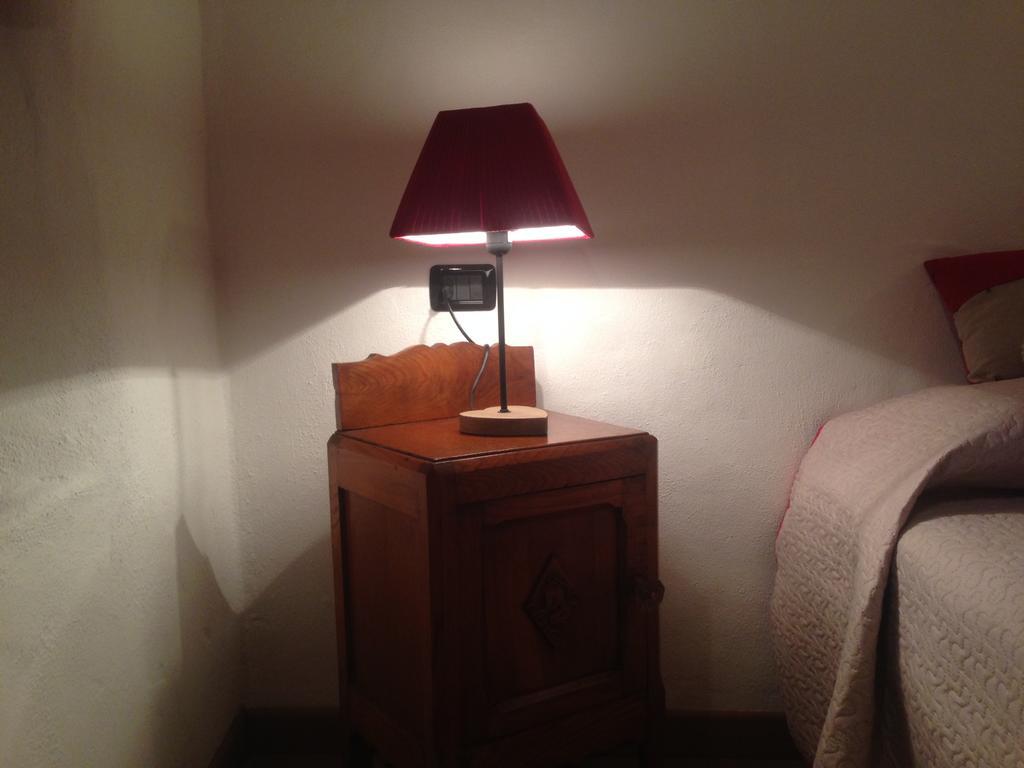 Maison Des Challant Challand Saint Victor Luaran gambar