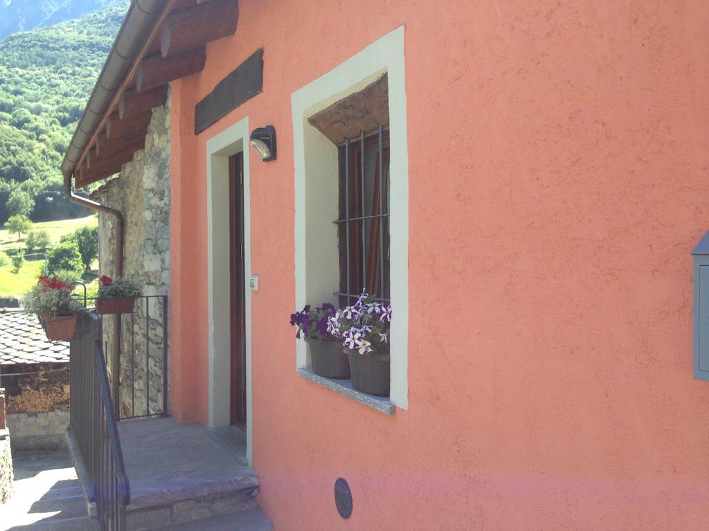 Maison Des Challant Challand Saint Victor Luaran gambar