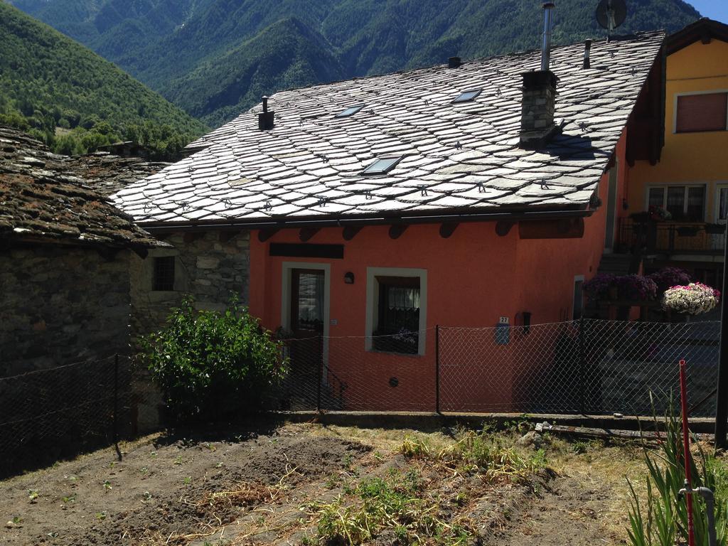 Maison Des Challant Challand Saint Victor Luaran gambar