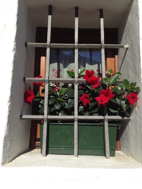 Maison Des Challant Challand Saint Victor Luaran gambar