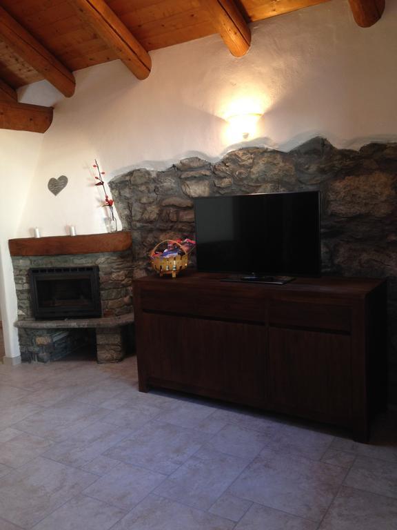 Maison Des Challant Challand Saint Victor Luaran gambar