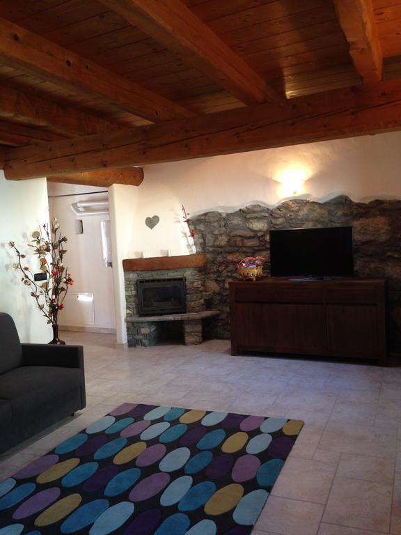 Maison Des Challant Challand Saint Victor Luaran gambar