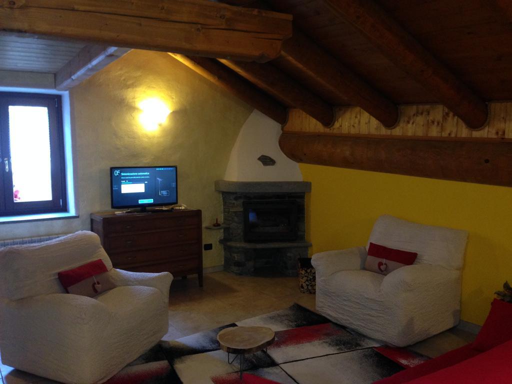 Maison Des Challant Challand Saint Victor Luaran gambar