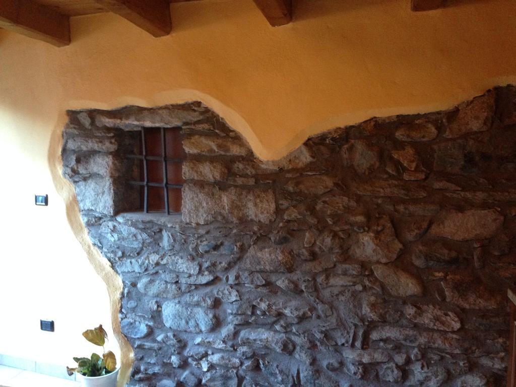 Maison Des Challant Challand Saint Victor Luaran gambar